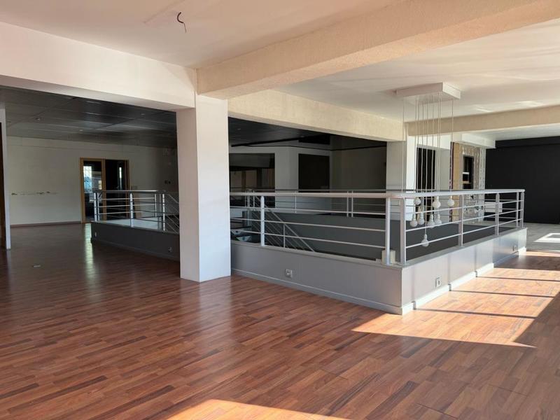 Local commercial - 496 m²