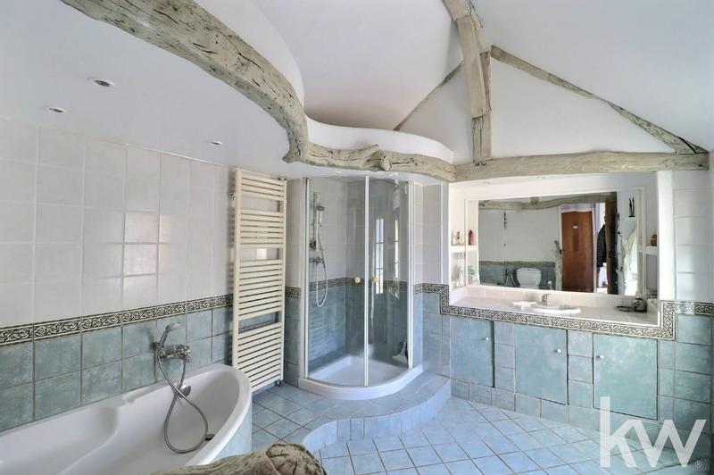 Maison - 225 m² - 7 pièces