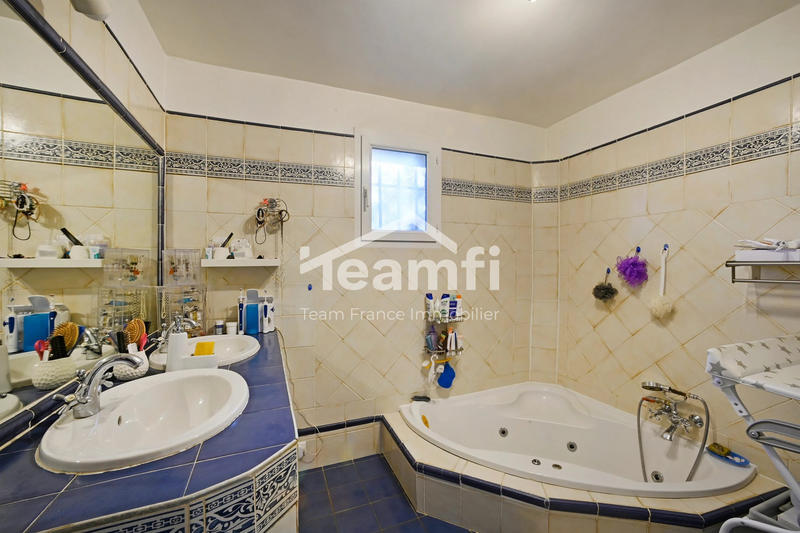 Maison traditionnelle - 135 m² - 7 pièces