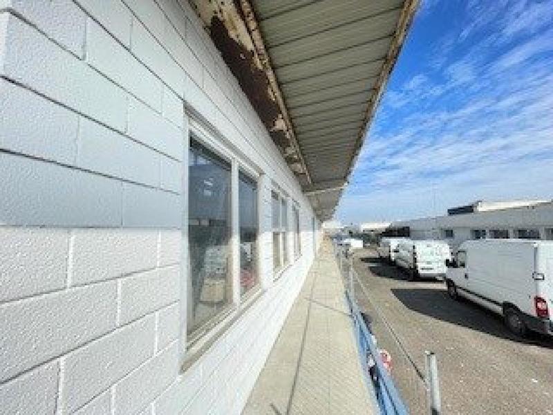 Local commercial - 1 780 m² - 15 pièces