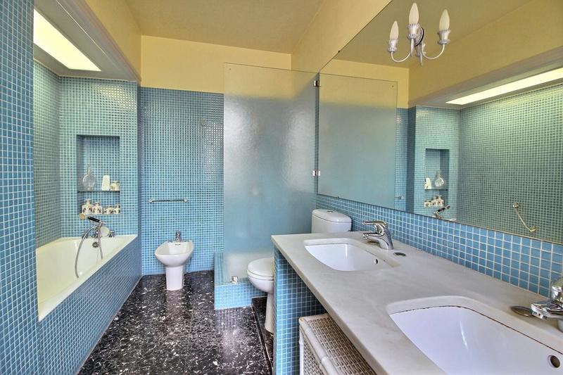 Maison - 230 m² - 7 pièces