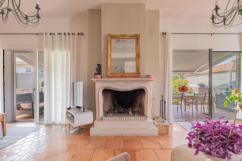 Maison - 245 m² - 7 pièces