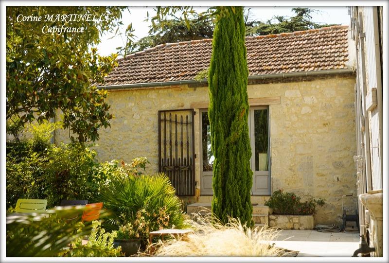 Propriété - 885 m² - 22 pièces