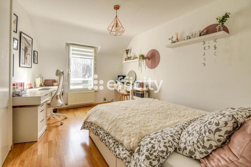 Maison - 255 m² - 9 pièces