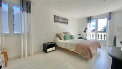 Villa - 208 m² - 6 pièces