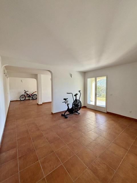 Villa - 305 m² - 10 pièces