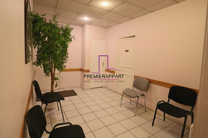 Local d'activités - 182 m²