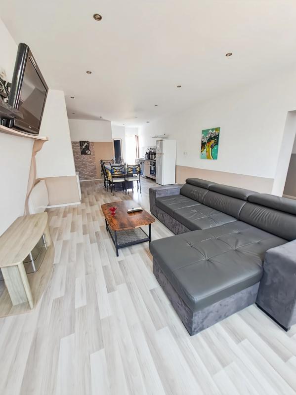 Maison - 225 m² - 8 pièces