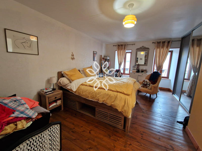 Maison - 236 m² - 9 pièces