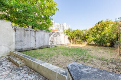 Maison - 250 m² - 6 pièces