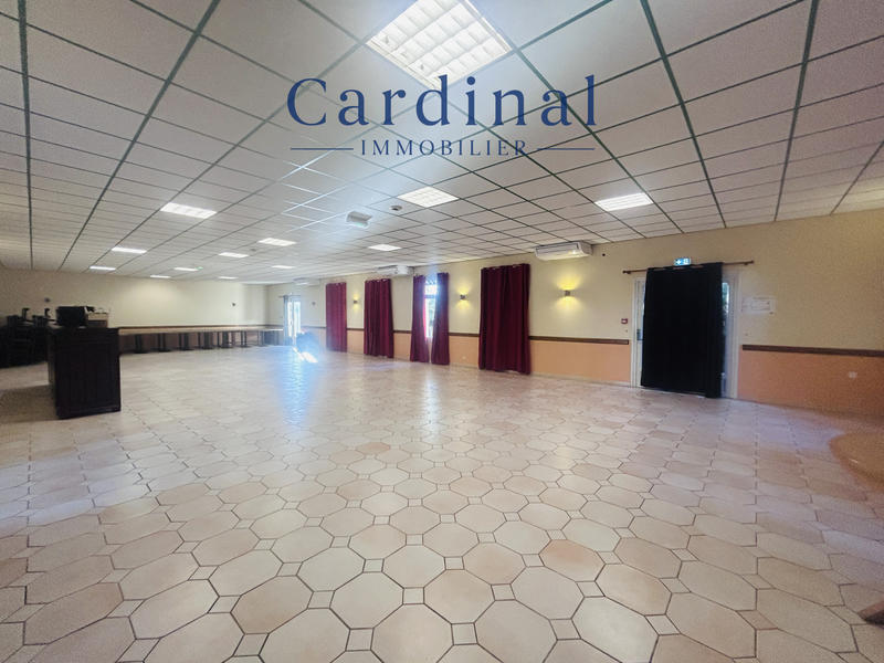 Local commercial - 790 m² - 3 pièces