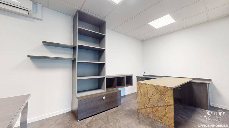 Local commercial - 200 m² - 6 pièces