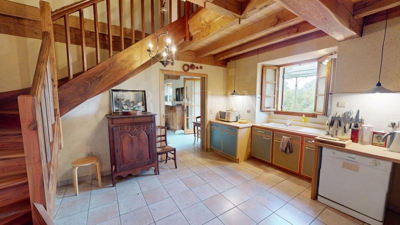 Demeure - 248 m² - 10 pièces