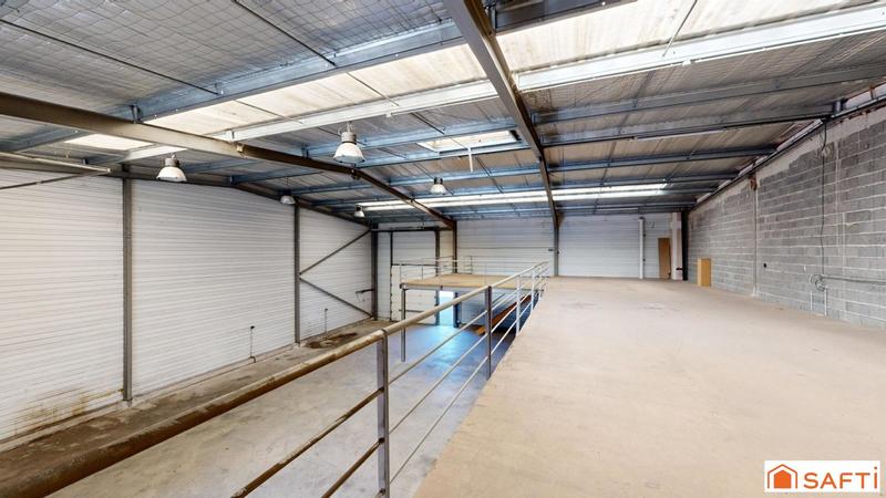 Local commercial - 2 600 m² - 10 pièces