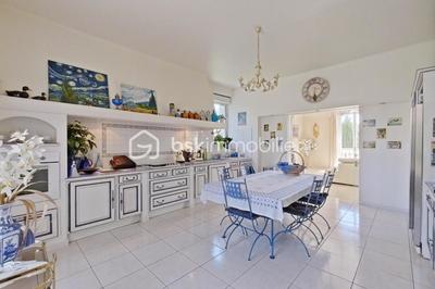 Demeure - 323 m² - 11 pièces