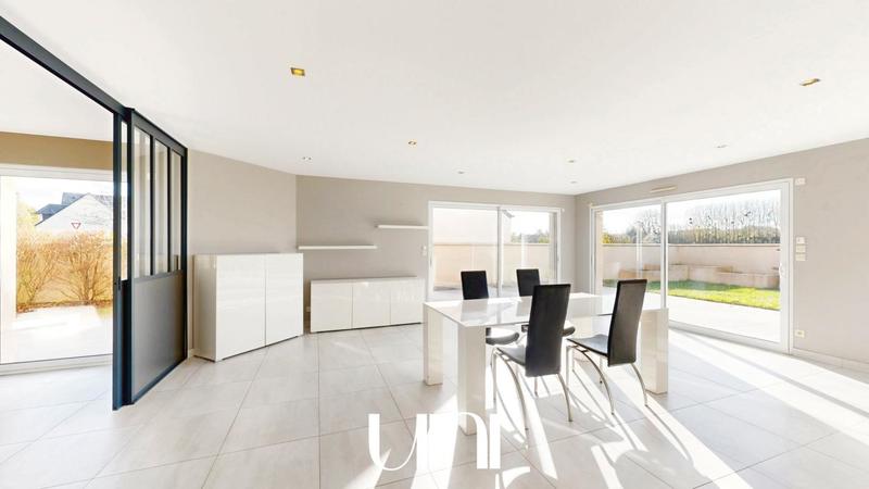 Maison - 235 m² - 8 pièces