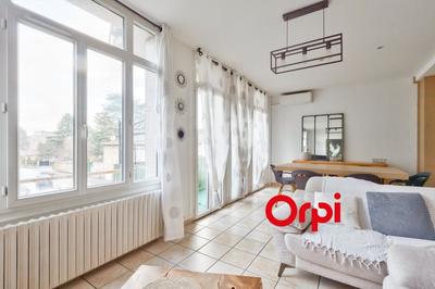 Appartement - 75 m² - 5 pièces