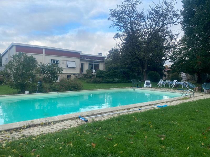 Maison - 202 m² - 7 pièces