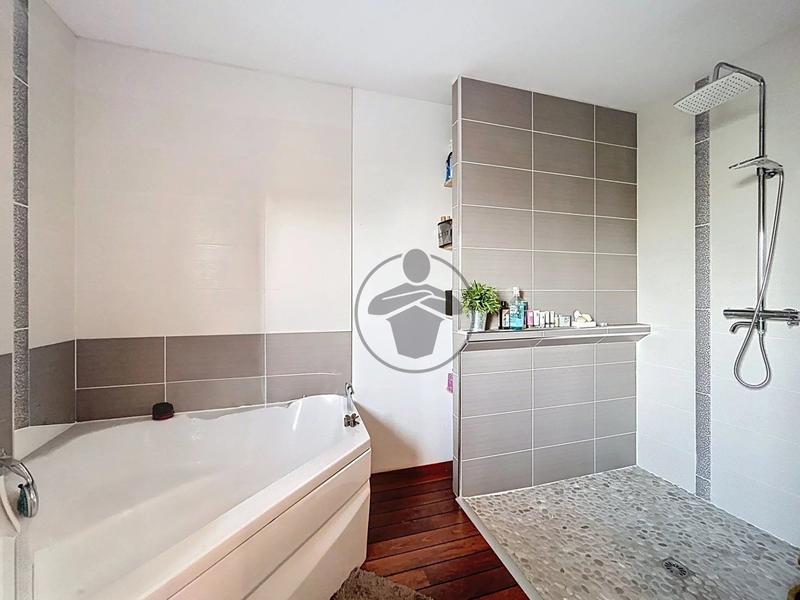 Maison - 150 m² - 5 pièces