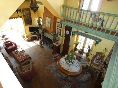Maison - 220 m² - 7 pièces