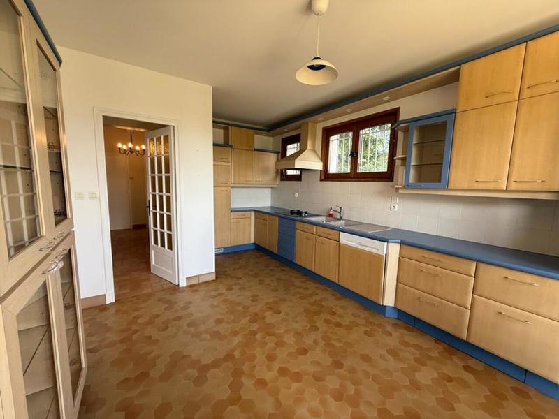 Maison - 245 m² - 10 pièces