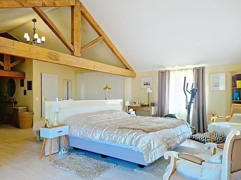 Maison - 467 m² - 13 pièces