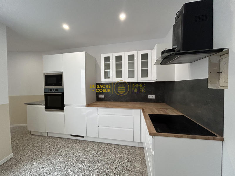 Maison - 423 m² - 20 pièces