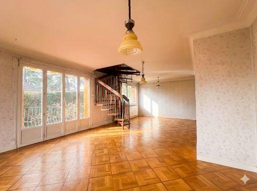 Maison - 176 m² - 8 pièces