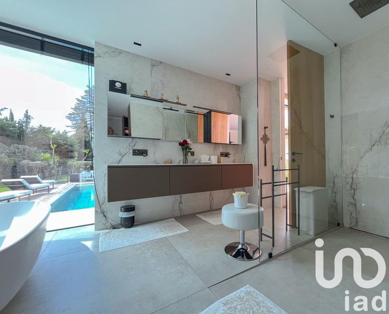 Maison - 300 m² - 5 pièces