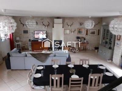 Maison - 202 m² - 8 pièces