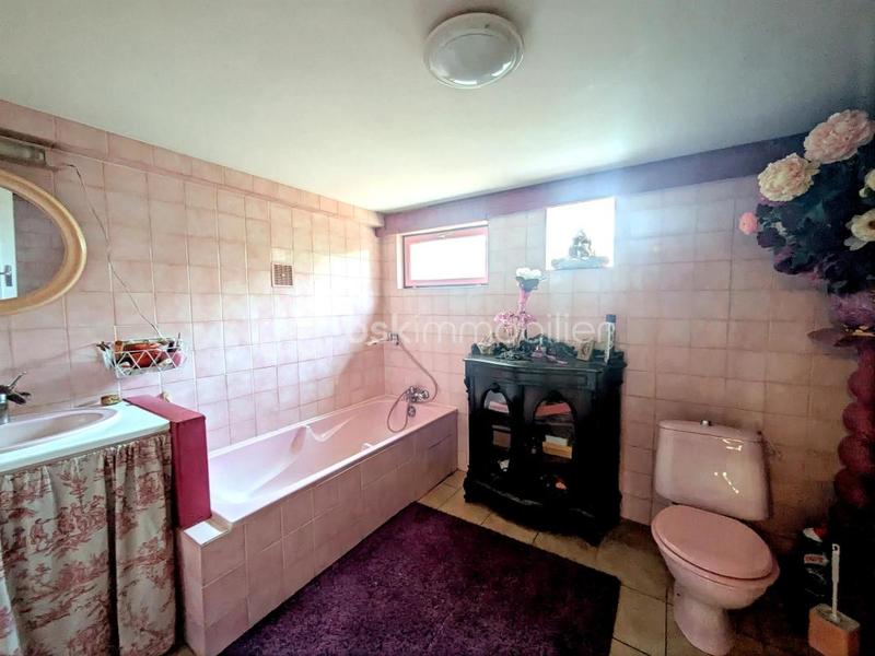 Maison traditionnelle - 186 m² - 8 pièces