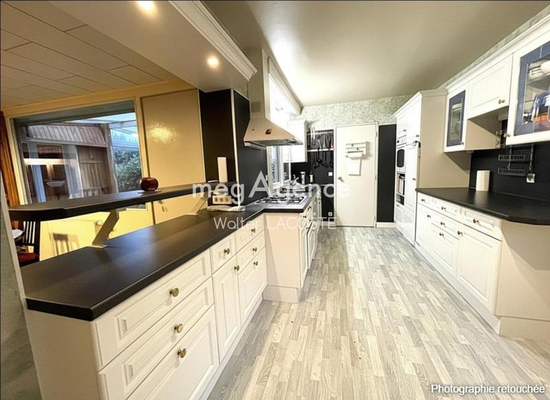 Maison traditionnelle - 179 m² - 6 pièces