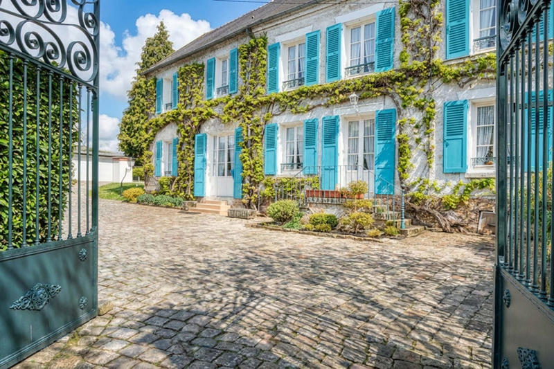 Maison - 220 m² - 7 pièces