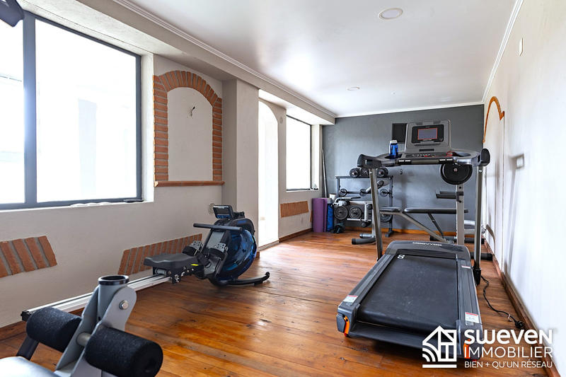 Maison - 220 m² - 8 pièces