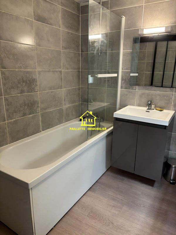 Appartement - 15 m² - 8 pièces