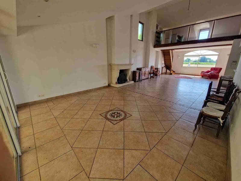 Maison - 229 m² - 8 pièces