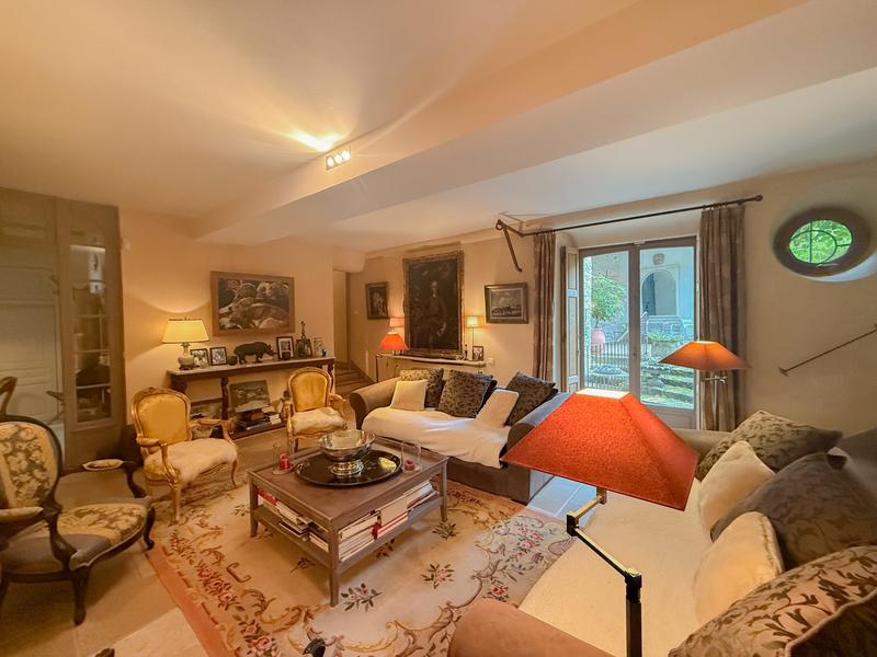 Maison - 280 m² - 10 pièces