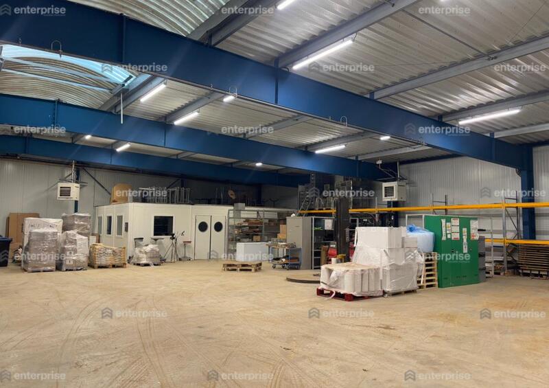 Local d'activité / Entrepôt - 1 700 m²