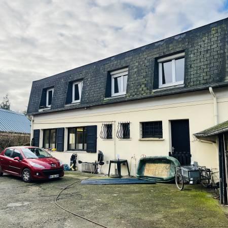 Maison - 218 m² - 9 pièces