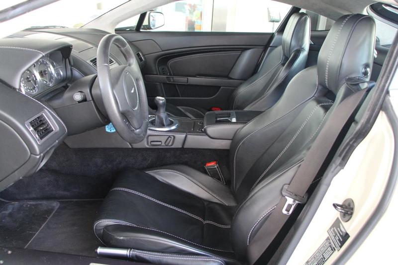 Aston Martin Vantage Coupe V8