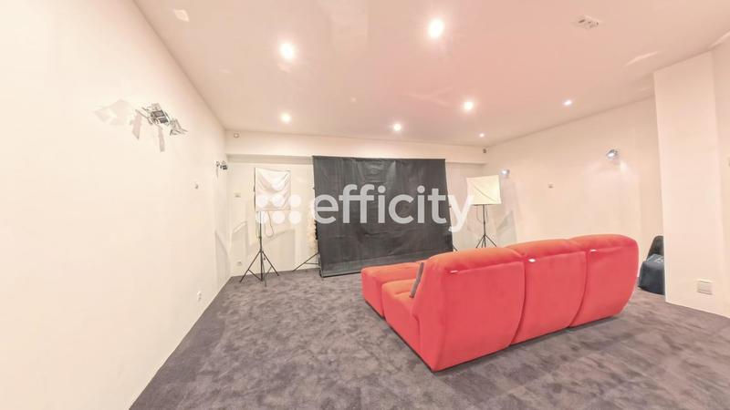 Maison - 335 m² - 9 pièces