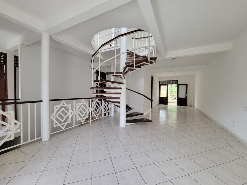 Immeuble - 298 m² - 6 pièces