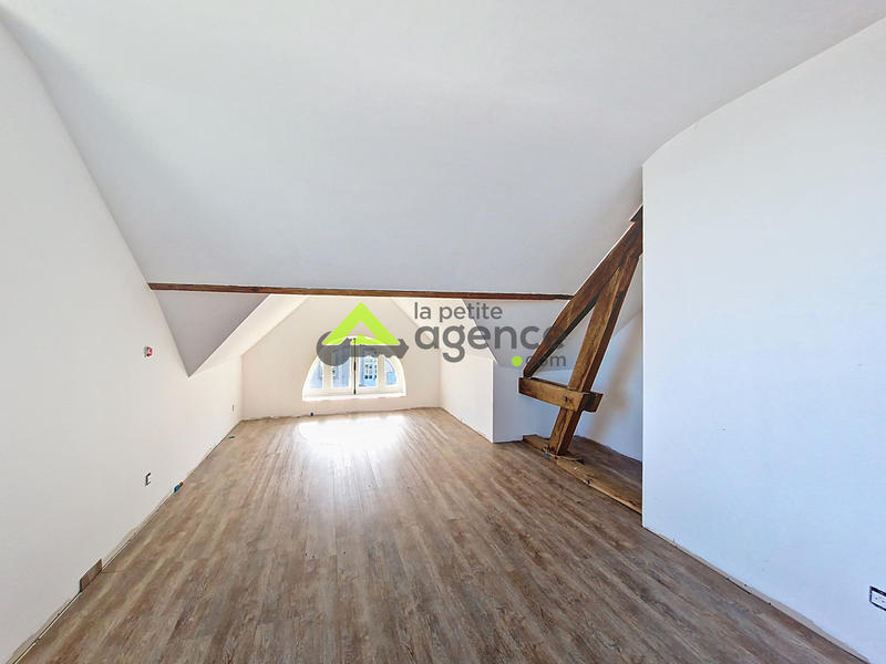 Maison - 275 m² - 10 pièces