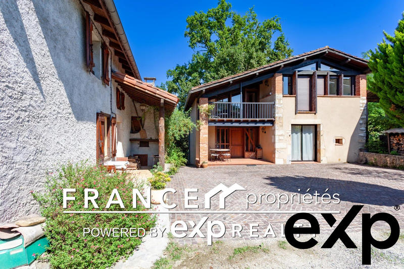 Maison - 223 m² - 7 pièces