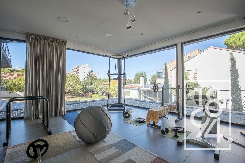 Maison - 270 m² - 5 pièces