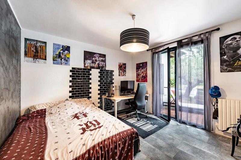 Maison - 302 m² - 7 pièces