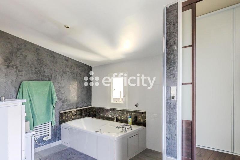 Villa - 260 m² - 9 pièces