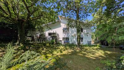 Maison - 186 m² - 8 pièces