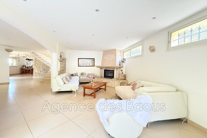 Maison - 222 m² - 6 pièces