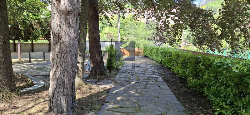 Maison - 493 m² - 12 pièces